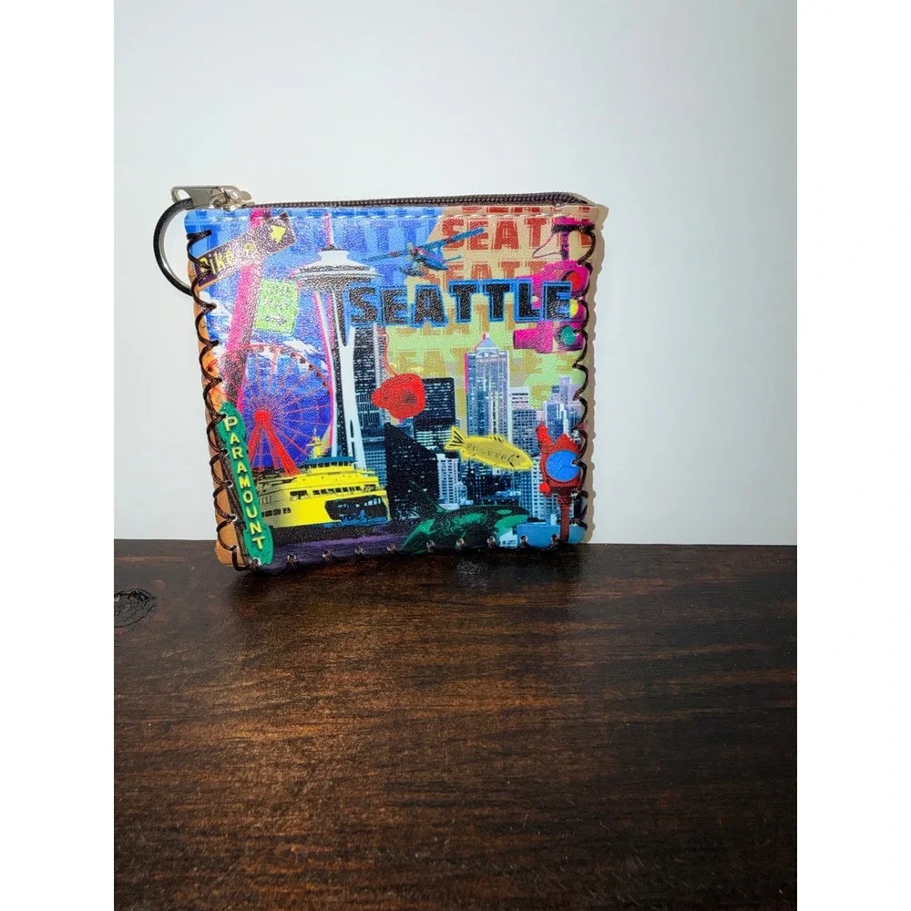 Seattle Skyline Souvenir Coin‎ Purse Pouch Keychain Zippered Art Novelty